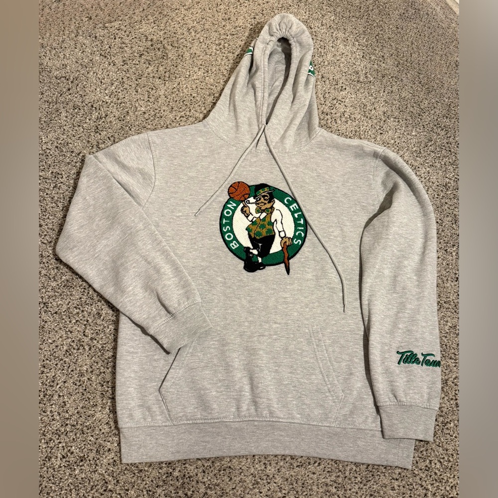Ultra GAME Men’s Boston Celtics Gray Chenille Patch Logo Hoodie Sweatshirt Large